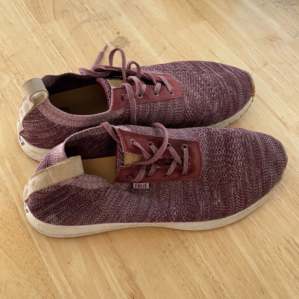 TRUE men’s golf shoes